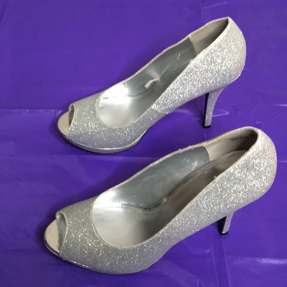 Fioni Women’s Night Luster Platform Heels - Picture 4 of 8